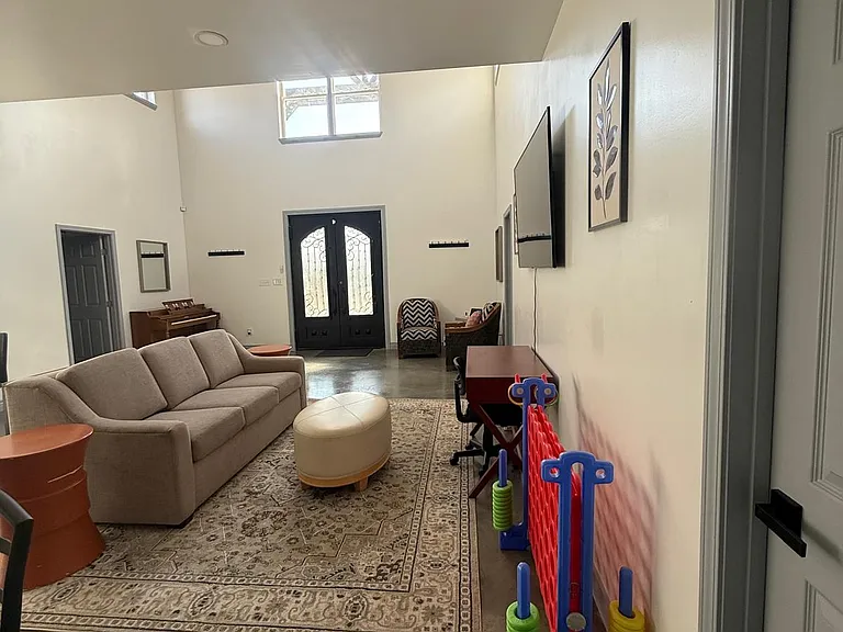 1593 Walter Stuart Loop — Photo 17