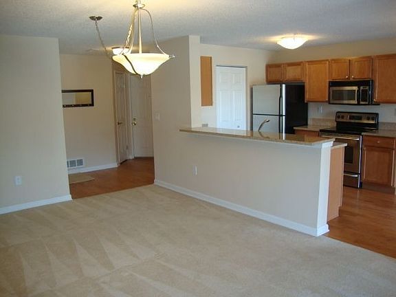 5th image of 240 Fox Hollow Dr APT 102