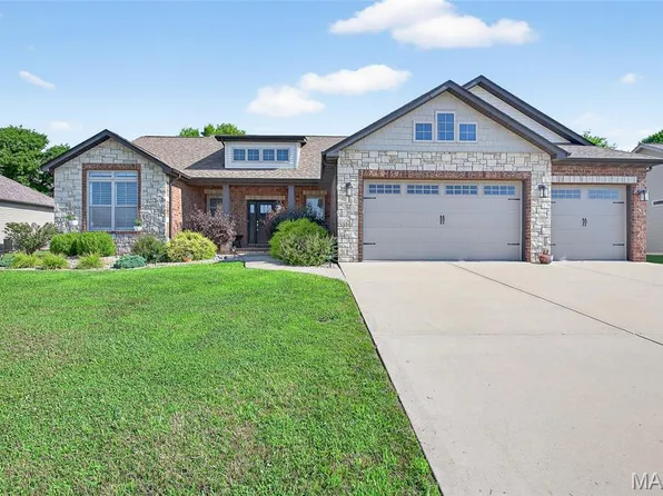 8035 Radcliffe Pl, Troy, IL 62294