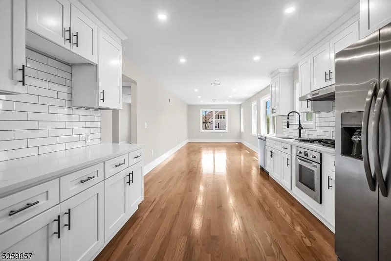 1 bed, 1.0 bath, $2,950 — Photo 2