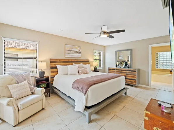 4920 NW 59th Way, Coral Springs, FL 33067