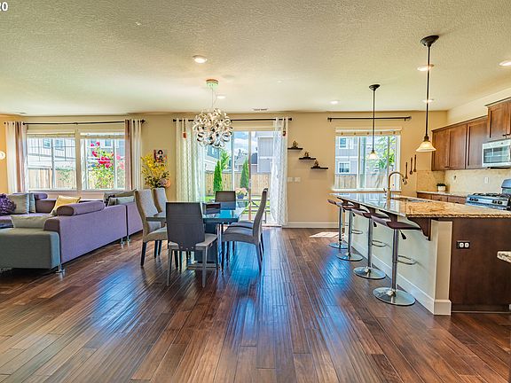 5th image of 714 SE 78th Ave