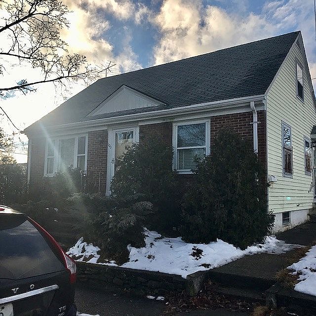 2nd image of 100 Douglas St