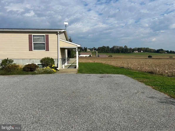 31 N Kinzer Rd #B, Kinzers, PA 17535