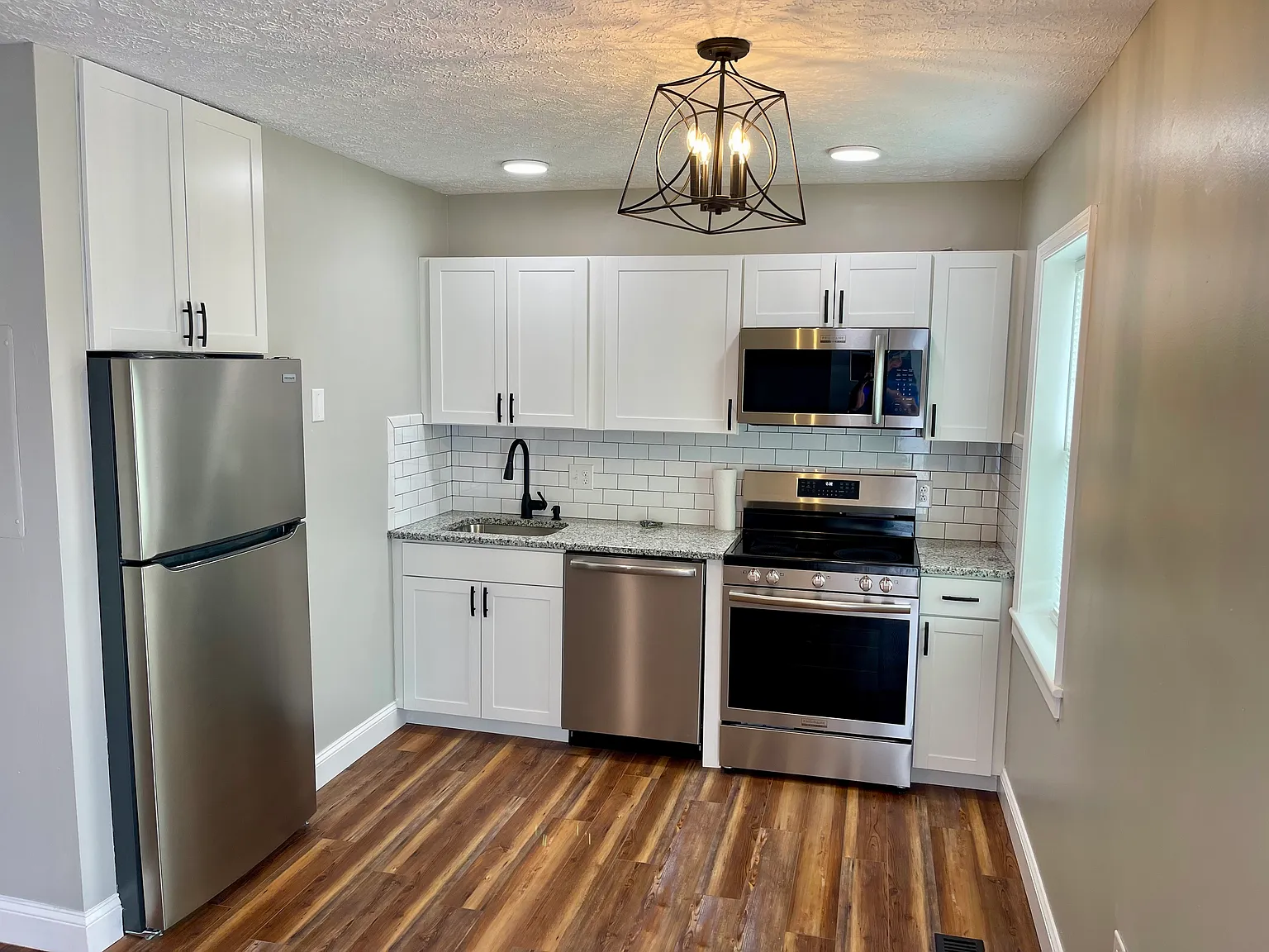 2 bed, 600 sqft, $1,400 — Photo 2