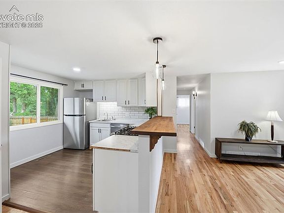 3rd image of 2326 Eagle View Dr