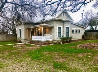 100 1st St, Center Point, TX 78010