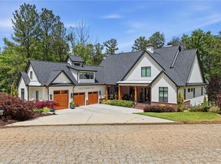 1198 N Edgewater Trl, Toccoa, GA 30577