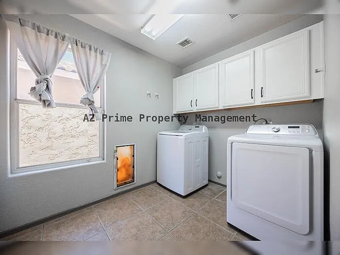 868 W Tremaine Ave — Photo 28