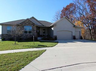 107 Goldleaf Ct, Marion, IA 52302