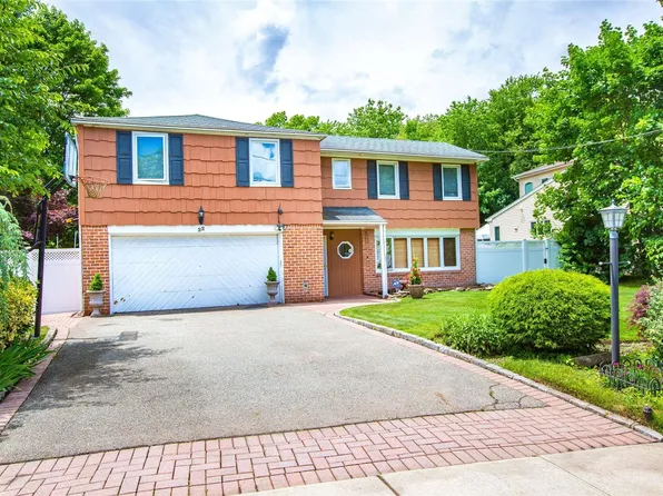22 Hemlock Drive, Syosset, NY 11791