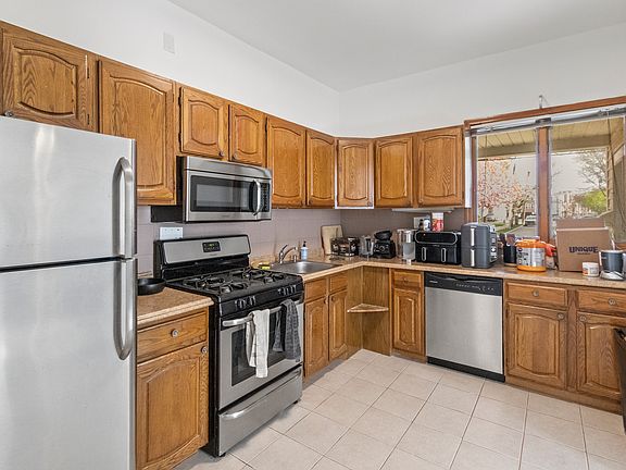 3rd image of 172 Harrison Ave APT 1
