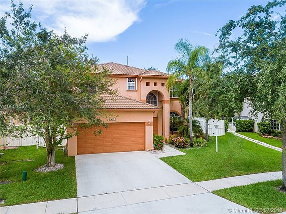 3rd image of 1121 NW 143rd Ave
