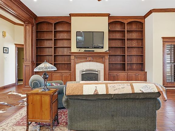 5th image of 1601 W East Ave