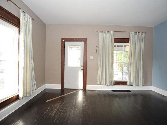 3rd image of 317 N Oakland Ave