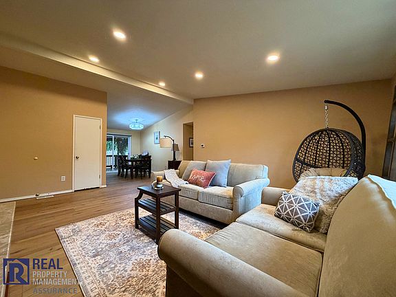 3rd image of 10685 SW 77th Ave