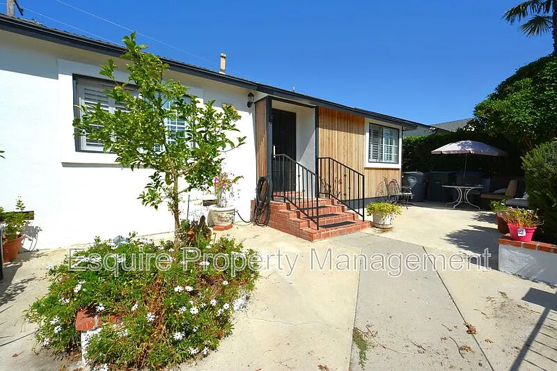 2 bed, 1.0 bath, 1014 sqft, $2,595 — Photo 2