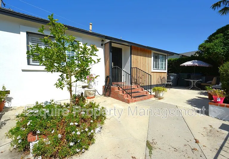 165 Wilson Ave — Photo 2