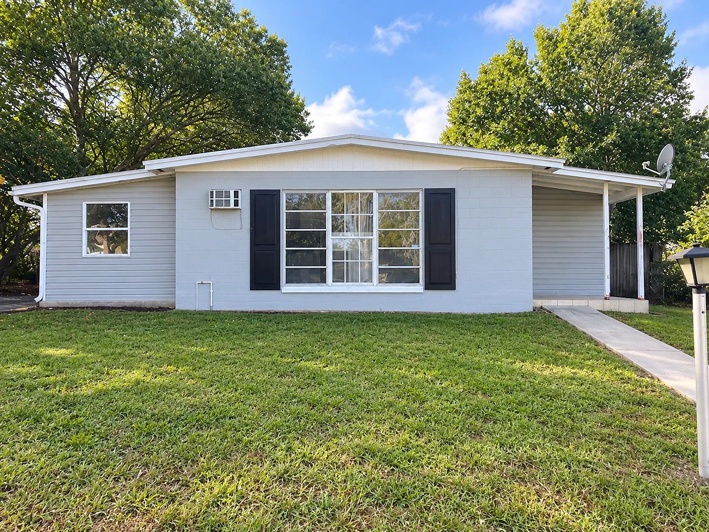 2 Bed 1 Bath Home | Pet Friendly Fenced Yard | Washer Dryer Hook Ups | Section 8 Welcome — Photo 1