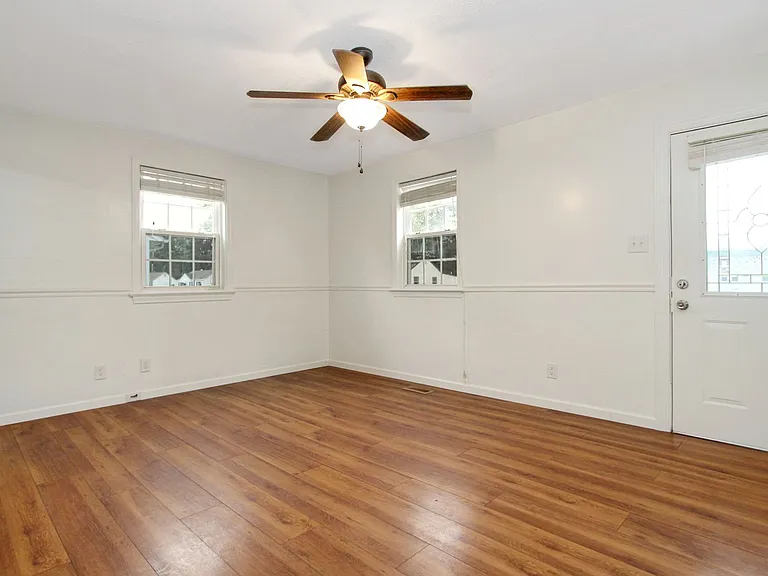 414 Wakefield Ave — Photo 4