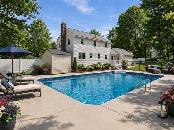 5 Garrison Heights Dr, Oxford, MA 01540