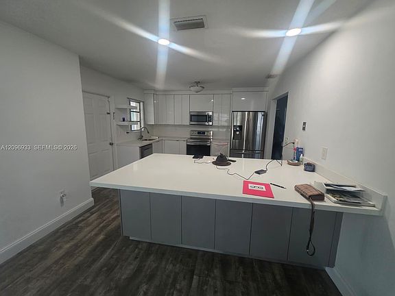 4th image of 5869 SW 34th St