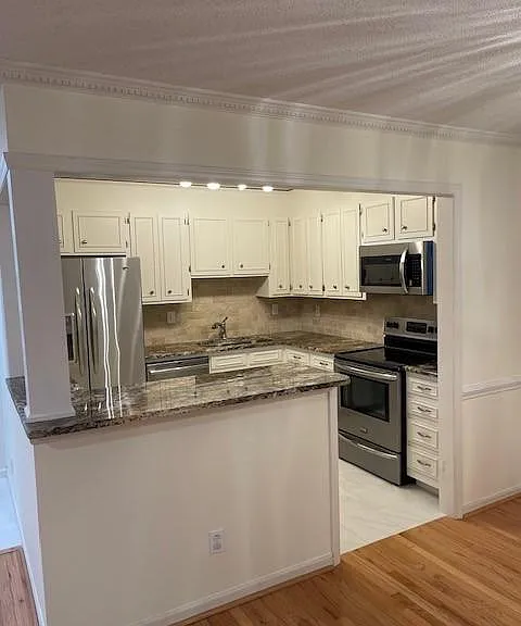 1336 Queens Rd — Photo 3