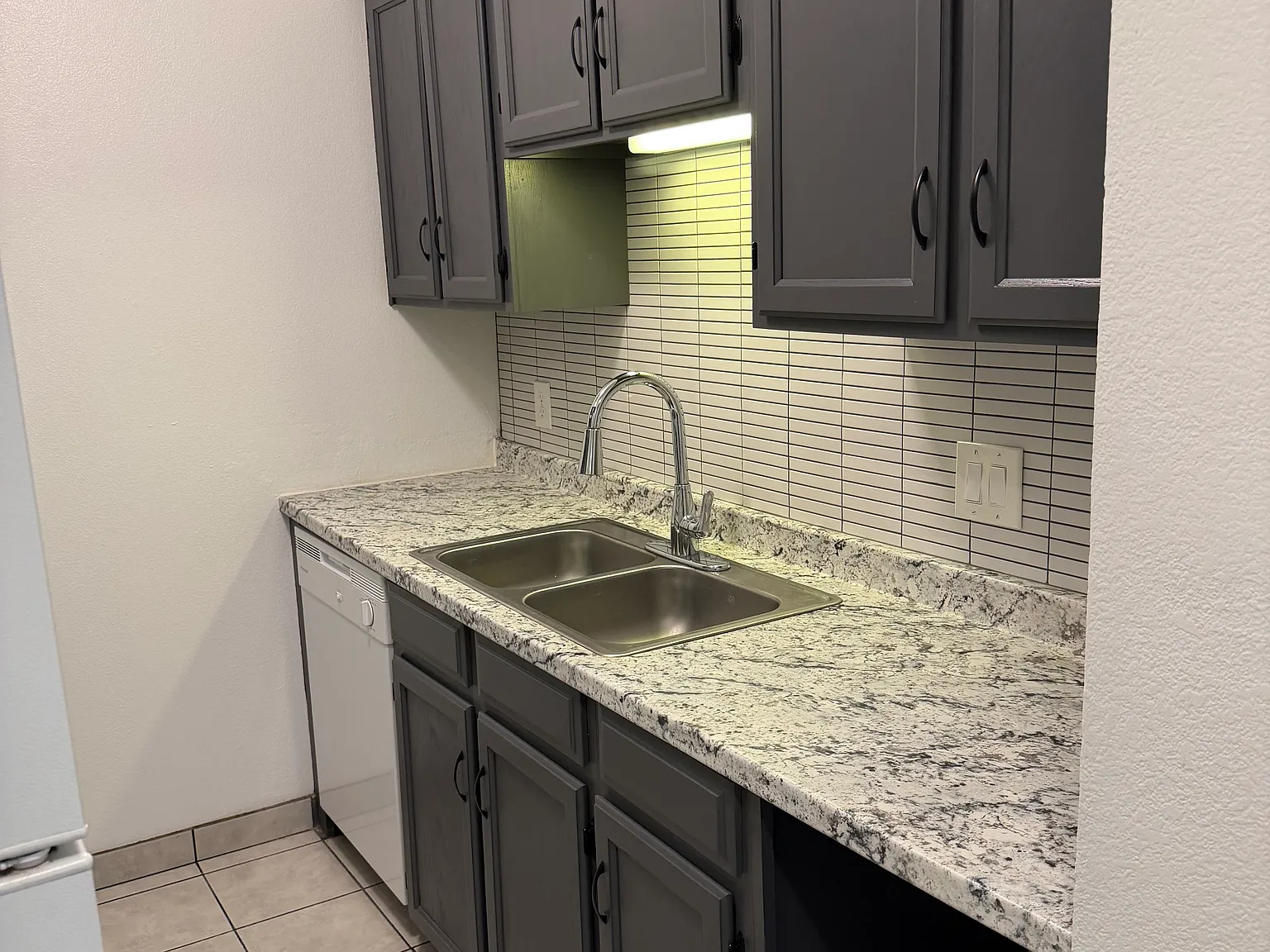 2601 W Broadway Blvd — Photo 1