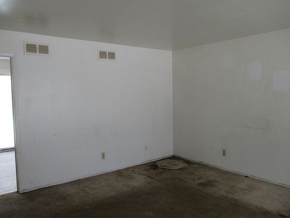 4th image of 9449 Lamont St