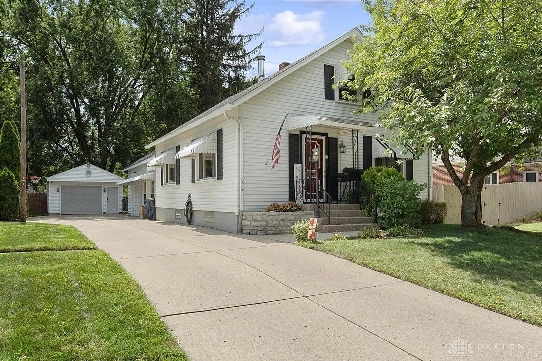 1310 Oakdale Ave photo 1