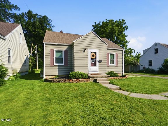 3rd image of 1828 University Blvd