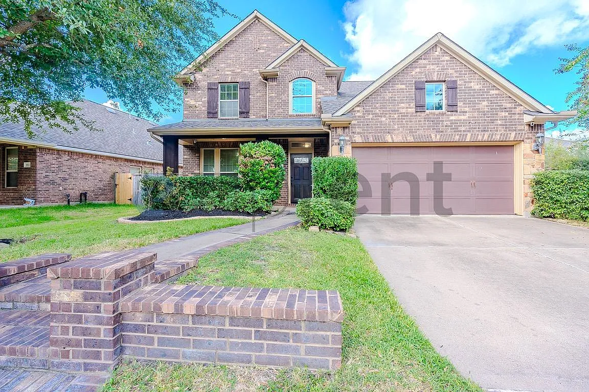 4 bed, 2.5 bath, 2612 sqft, $3,125 — Photo 1