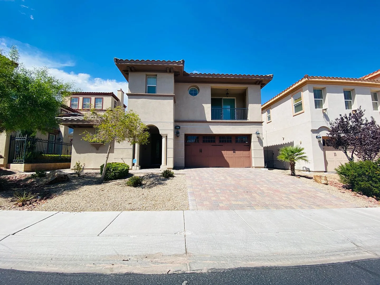 House With A Golf Course View Inside Rhodes Ranch With Viking Appliances And A Separate Casita! — Photo 2