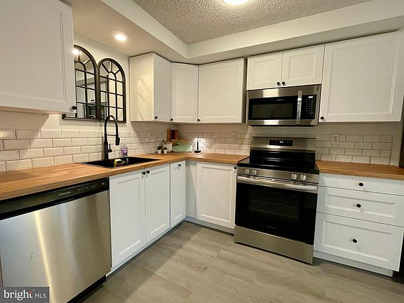 5th image of 1544 Violet Dr