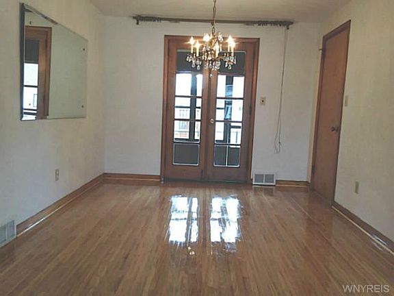 5th image of 170 Frontenac Ave