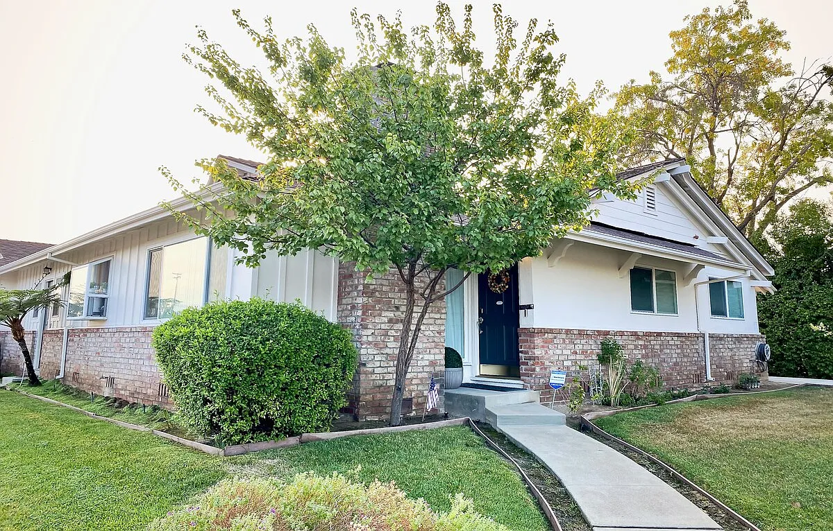 3 bed, 1600 sqft, $2,000 — Photo 1