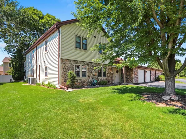 1820 Ridgeway Dr Unit 61A, De Pere, WI 54115