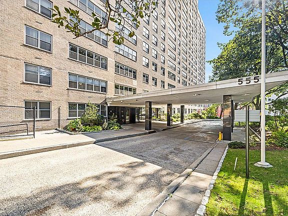 5th image of 555 Kappock St APT 7E