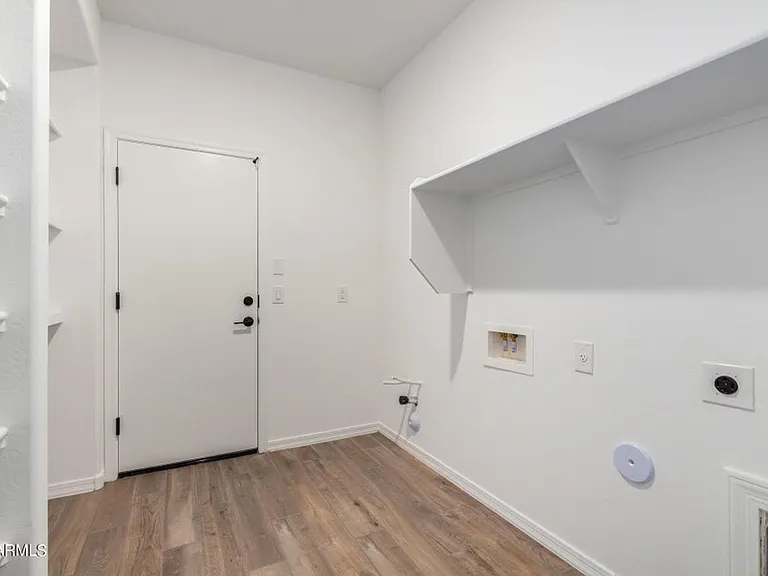 17318 W Surrey Dr — Photo 34