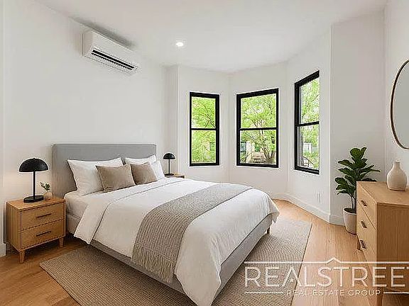 5th image of 1276 Jefferson Ave #2