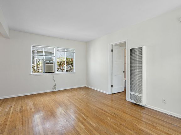 4th image of 4820 Inglewood Blvd