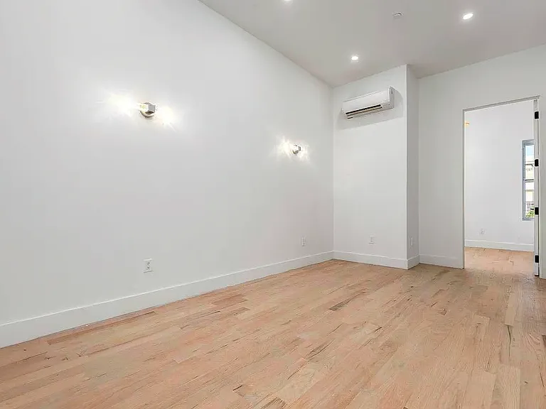 2039 Gates Ave #2A — Photo 5