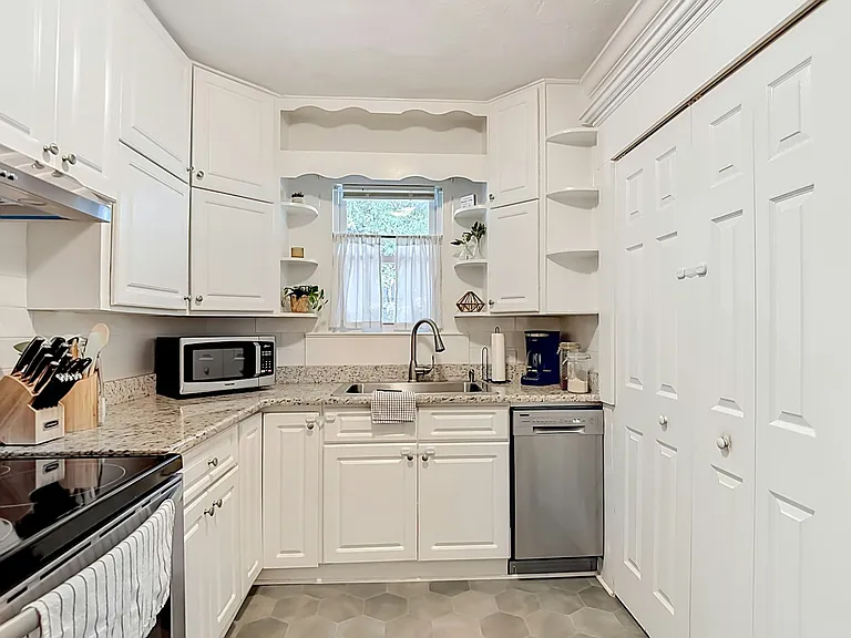 115 E Lambright St — Photo 27