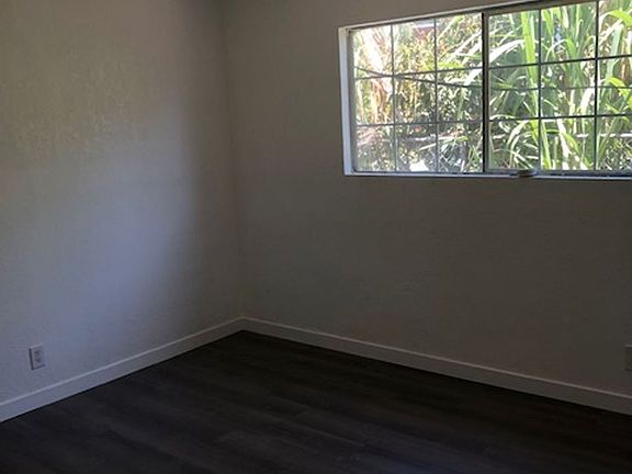 5th image of 1333 W 106th St #11509257