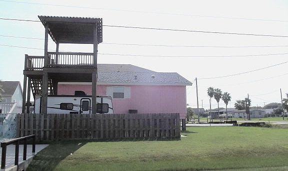 2nd image of 1104 S Live Oak St
