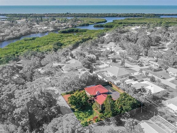 4th image of 1330 Yacht Club Dr