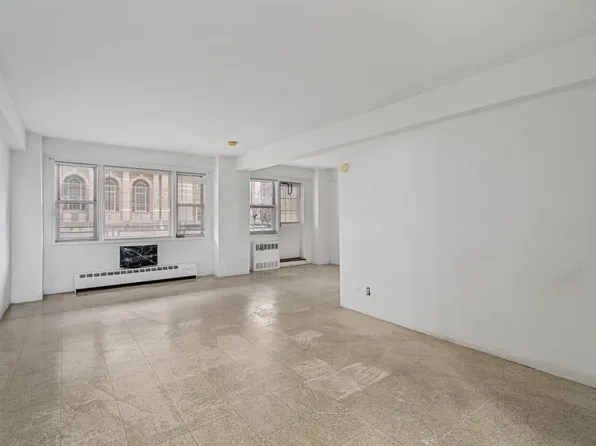 89-15 Parsons Boulevard image 4 of 18