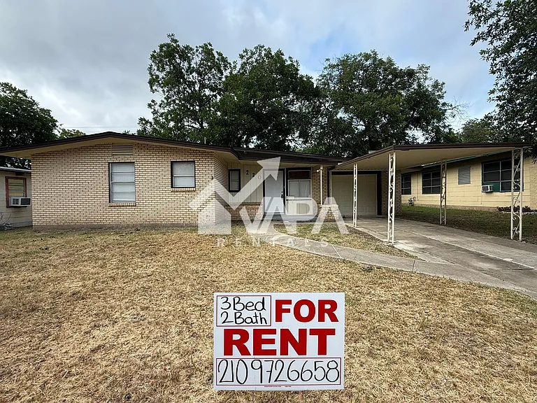 230 Craigmont Ln — Photo 1