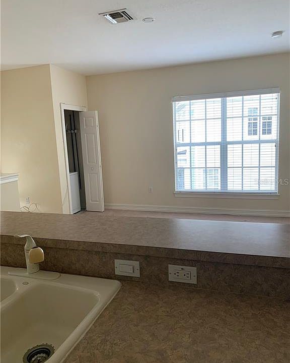 1st image of 915 Greenlawn St #B
