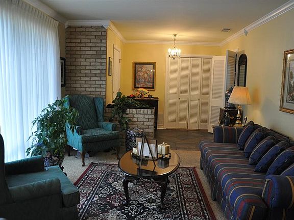3rd image of 1707 Yosemite Dr